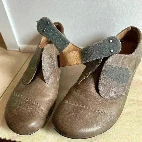 Taos Rhumba Gray Brown Leather Slip On Shoes Casual Pumps Low Heel Strap Size 9 - Picture 9 of 10